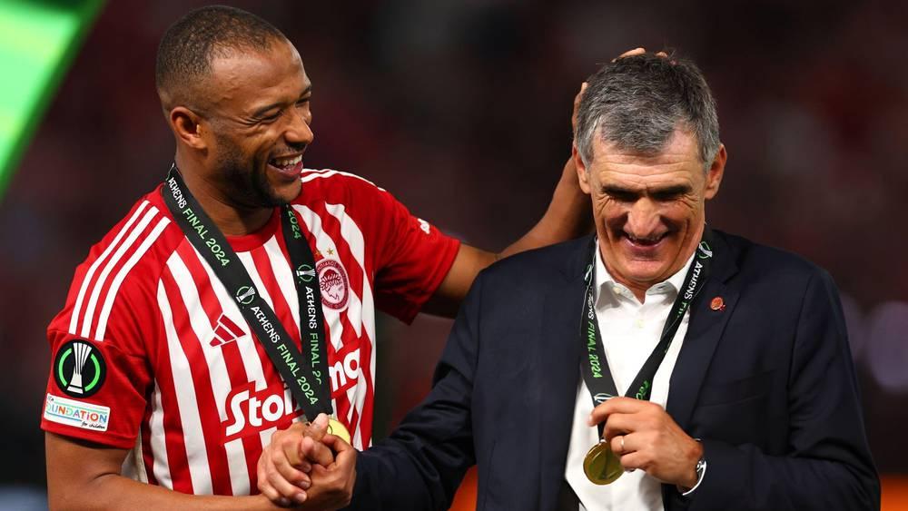 مينديليبار يطالب الكعبي بالبقاء في أولمبياكوس لموسم آخر ويؤكد أهمية المهاجم المغربي في خططه