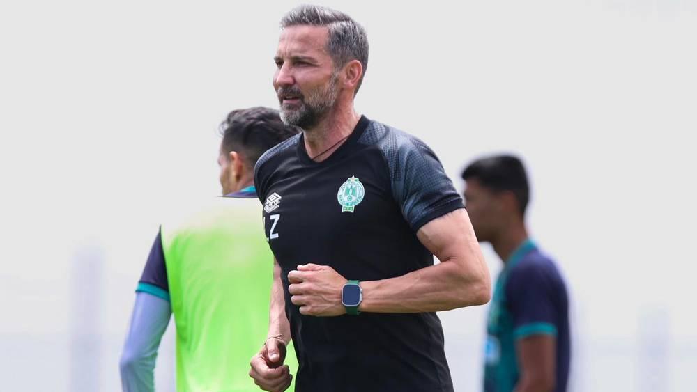 زينباور يقرر إحداث بعض التغييرات على طاقمه المساعد في الرجاء بعد التتويج بلقب البطولة