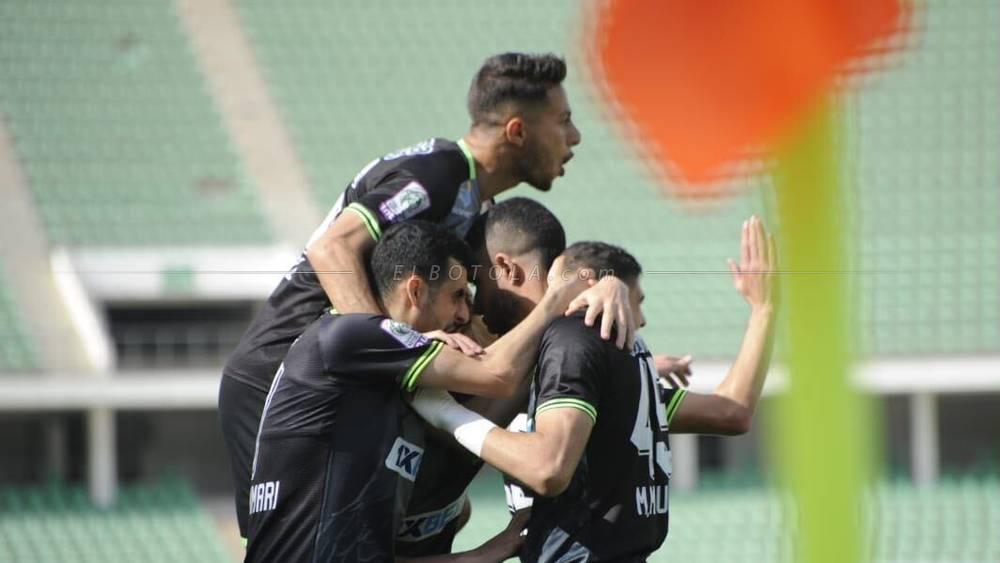 في توقيت اعتبره البعض غير مناسب لقيمة البطل.. العصبة تحدد يوم الثلاثاء المقبل بعد نهاية مباراة كأس العرش موعدا لتسليم درع البطولة للرجاء