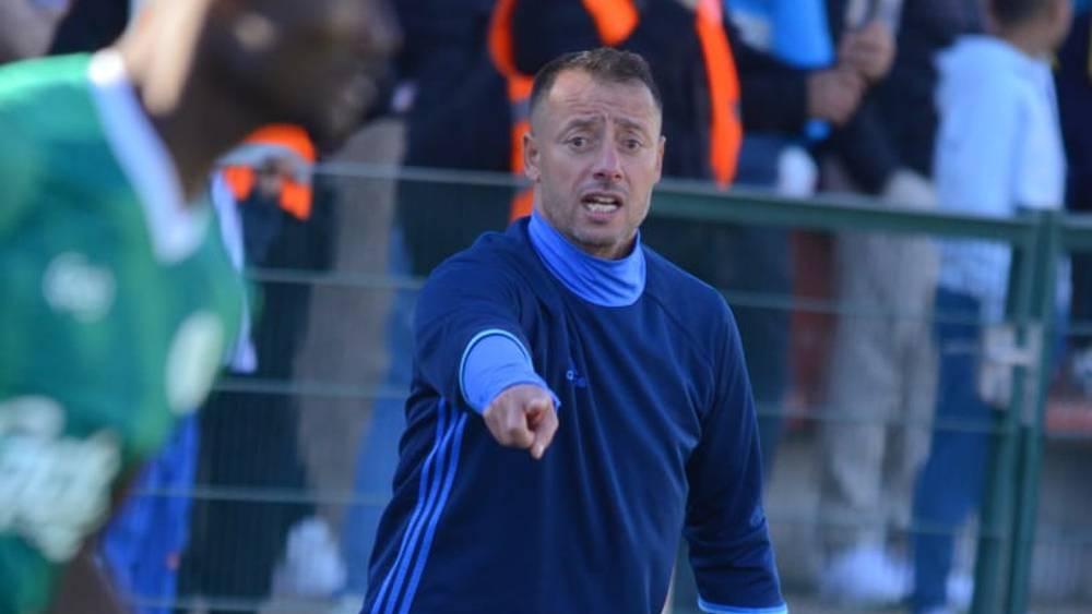 النادي المكناسي يعلن انفصاله عن المدرب عزيز الدنيبي بعد صعود الفريق للقسم الأول