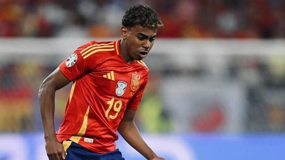 يامال: "كنت واضحًا ولم تكن لدي أي شكوك.. كنت أرغب في خوض كأس أمم أوروبا وكأس العالم ولم يكن بإمكاني فعل ذلك إلا مع إسبانيا"