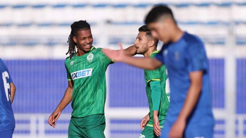 مباريك: "الفوز بالثنائية التاريخية جاء ثمرة مجهود جميع الفعاليات وأشكر الجماهير الرجاوية على كل الحب والتشجيع طيلة هذا الموسم الاستثنائي"