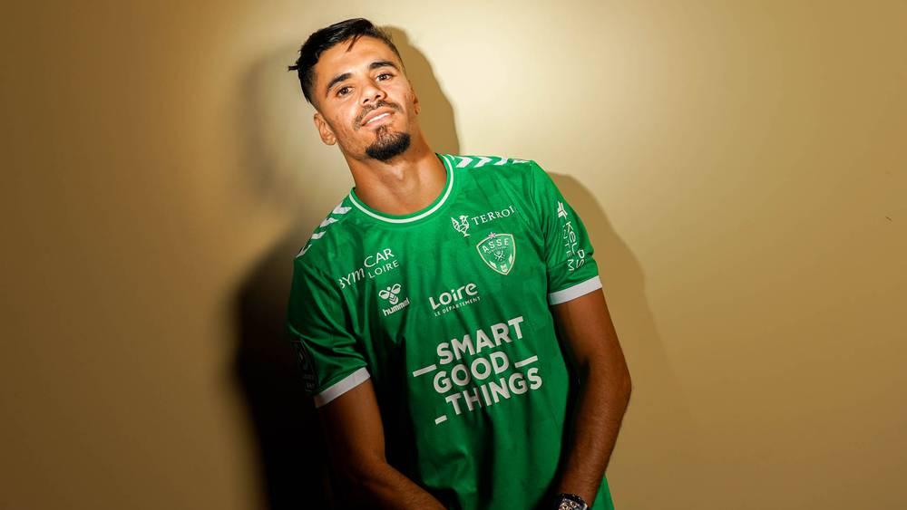 مصدر مُقرّب من بن تايك لـ"البطولة": "لا صحة لما يروج عن اقتراب محمود من الوداد واللاعب لازال مرتبط بعقد مع سانت إيتيان"