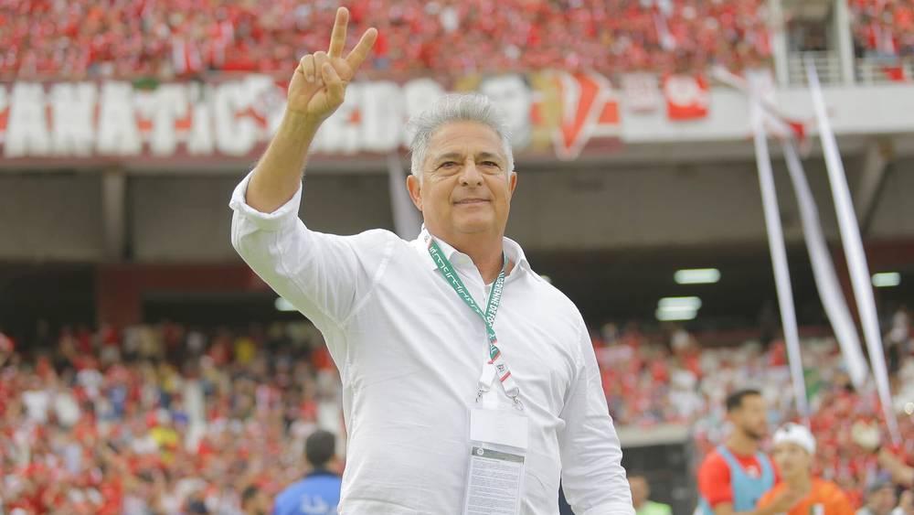 رسميا/ شباب بلوزداد الجزائري يعلن رحيل المدرب ماركوس باكيتا عن الفريق