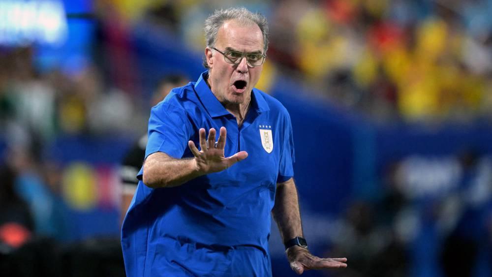 بييلسا ينفجر غاضبا: "ملاعب التدريب في الولايات المتحدة كارثية.. إنهم مجموعة من الكذابين!"