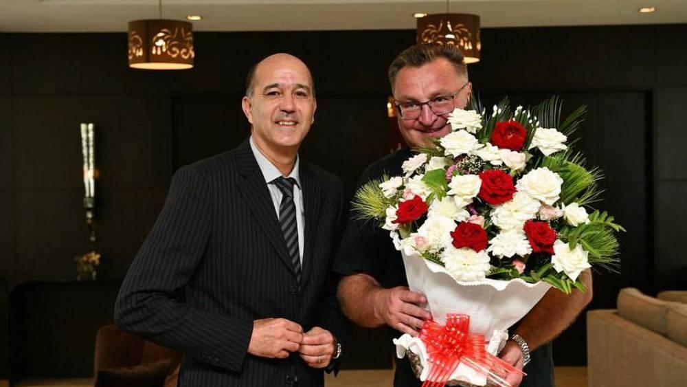 مساعد مغربي وآخر بولندي.. الجيش الملكي يكشف أعضاء الطاقم التقني المساعد للبولندي "ميشنيفيتش"