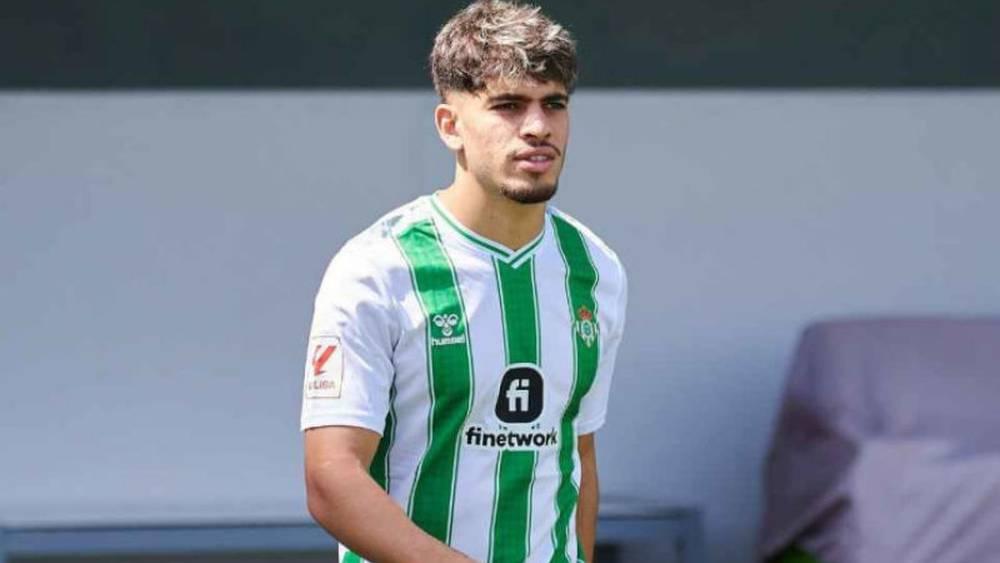 الزلزولي يغادر تجمع ناديه بيتيس بالنمسا ويلتحق بمعسكر المنتخب الأولمبي