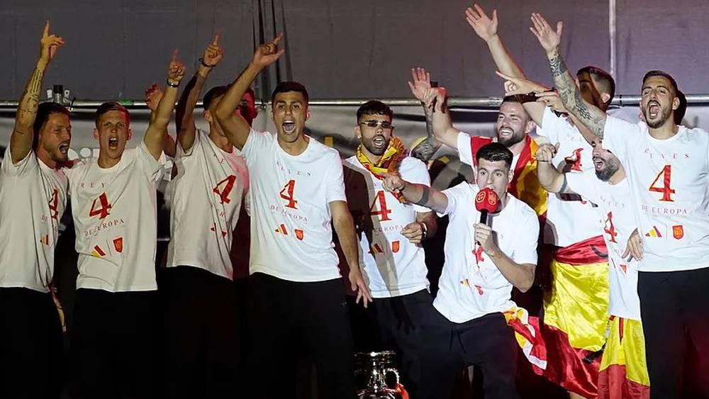 "اليويفا" يدرس إمكانية إيقاف موراتا ورودري لمُبارتين على خلفية هتافاتهما: "جبل طارق إسباني"