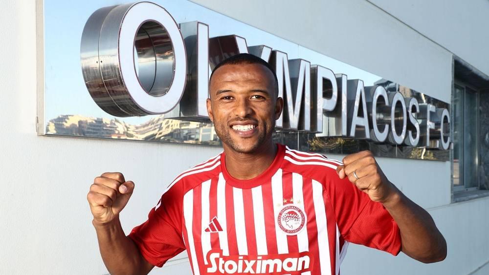 رسميا/ أولمبياكوس اليوناني يعلن تجديد عقد أيوب الكعبي