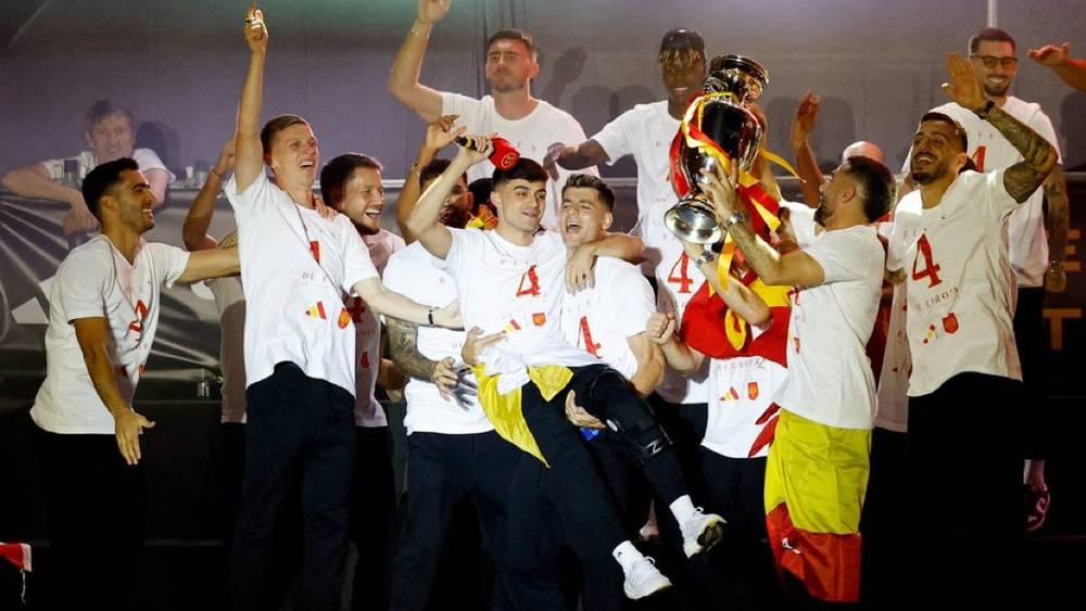 بسبب عبارة "جبل طارق إسباني".. "اليويفا" يفتح تحقيقا ضد لاعبي "لاروخا" موراتا ورودري