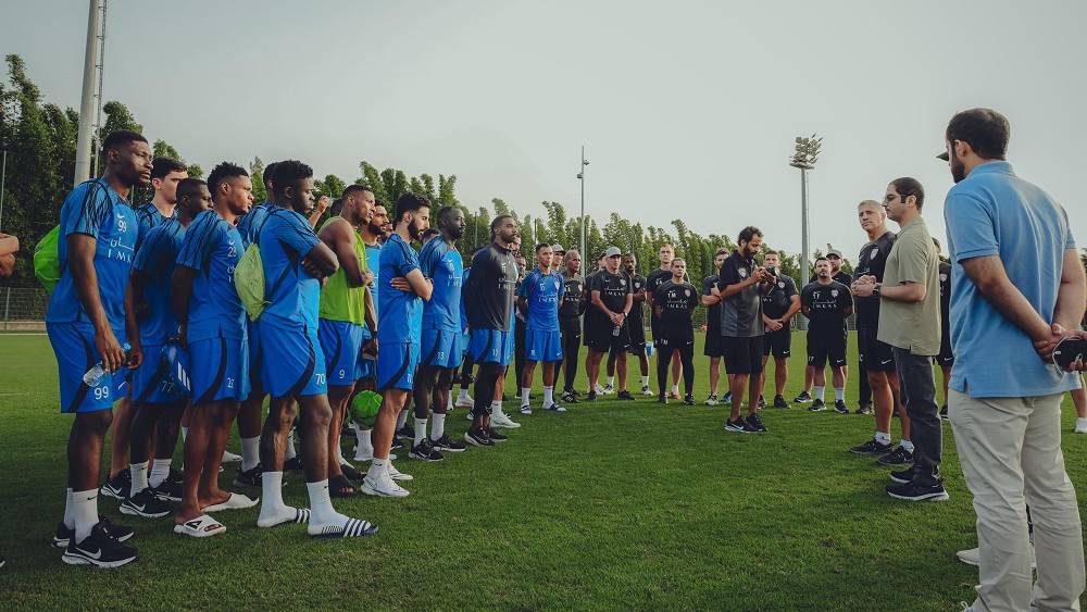 سلطان بن حمدان يزور معسكر نادي العين بالرباط ويحفز اللاعبين قبل انطلاق الموسم القادم