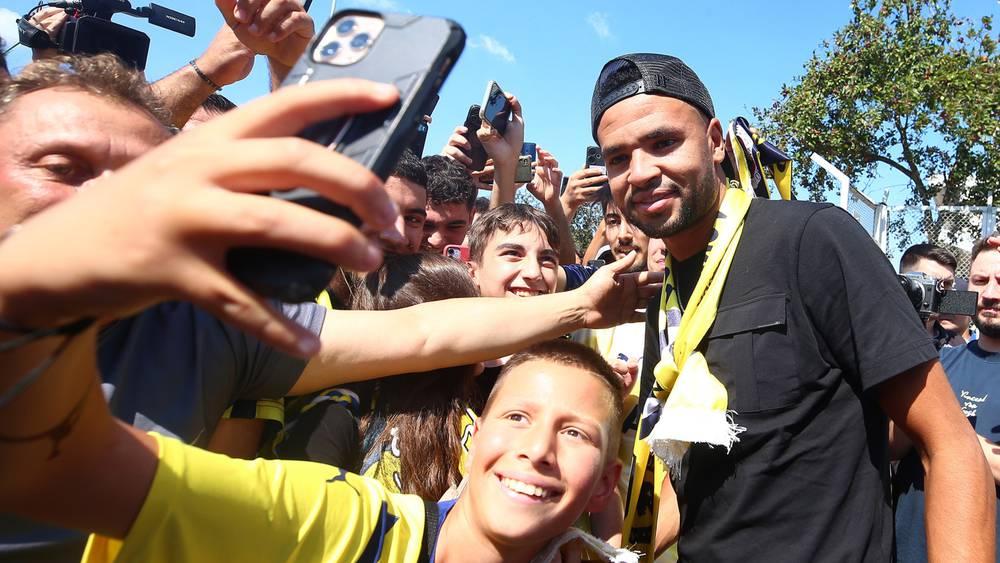 النصيري: "لقد تحدثت مع مورينيو قبل مجيئي إلى فنربخشة وهدفي الفوز بالألقاب"