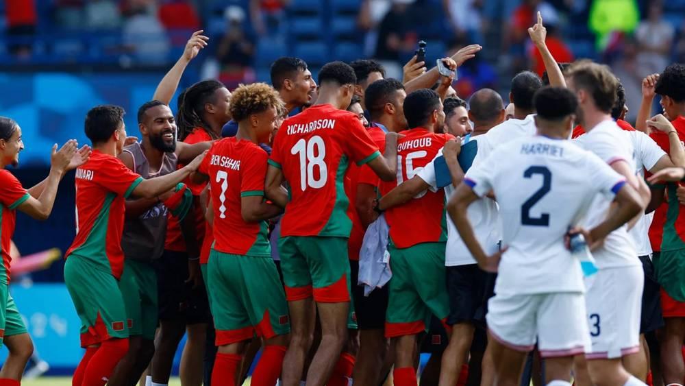 "تم تفكيك دفاع منتخبنا بسهولة من طرف الفريق المغربي الموهوب".. الإعلام الأمريكي يشيد برفاق حكيمي