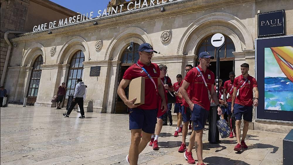 "أولمبياد 2024"/ بعثة المنتخب الإسباني تحط الرحال بمارسيليا تأهبا لملاقاة المغرب