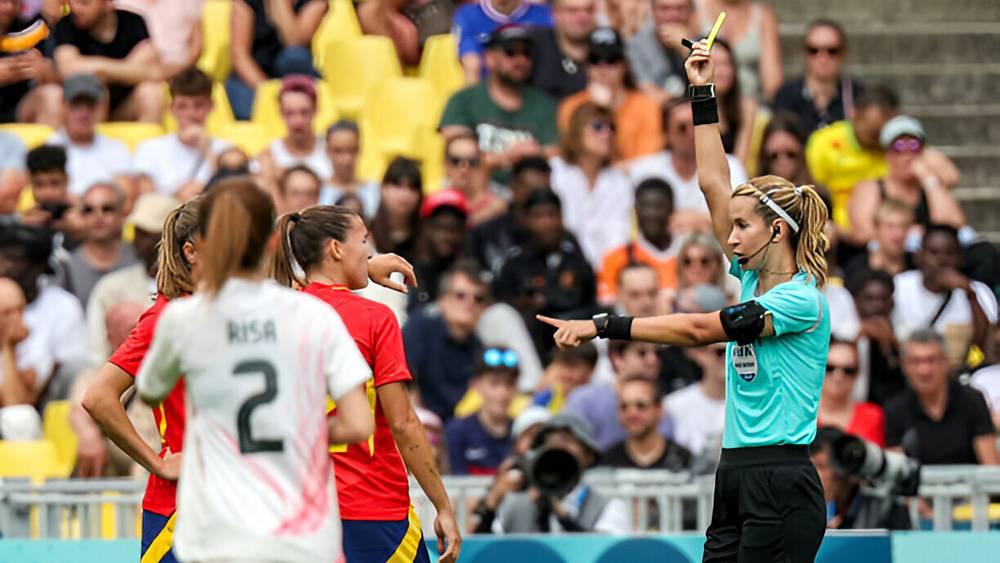 أولمبياد باريس/ بشرى كربوبي تقود مباراة نصف نهائي السيدات بين أمريكا وألمانيا بمساعدة جرمومي