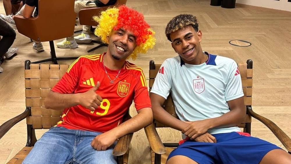 والد لامين يامال يتعرض لطعنات في موقف للسيارات