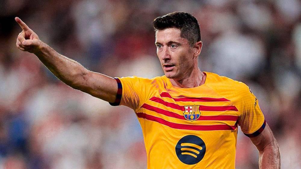 برشلونة يبدأ موسم "الليغا" الجديد بفوز على فالنسيا (1-2)