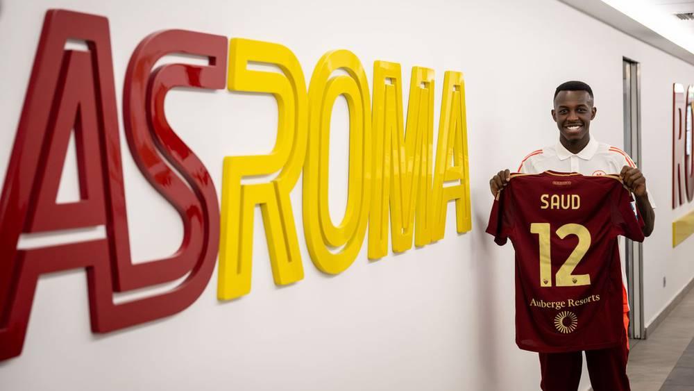 رسميا/ روما يعلن تعاقده مع المدافع السعودي سعود عبد الحميد