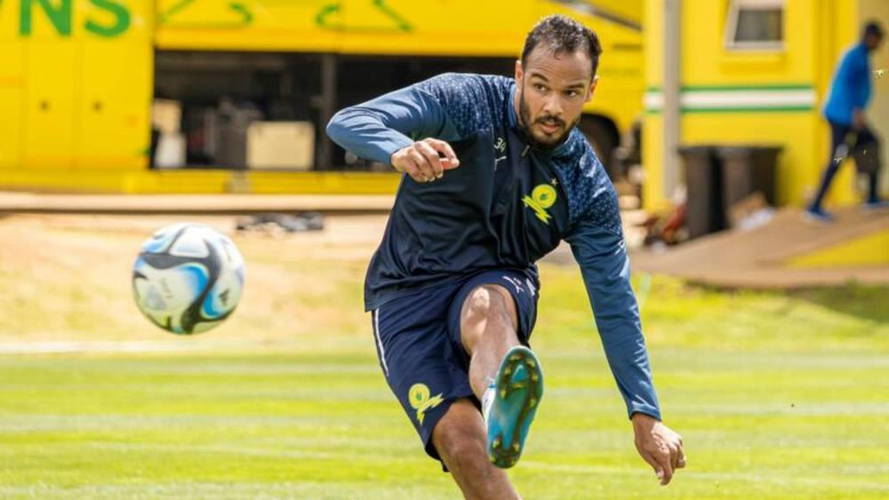 بوطويل يحل بمركب بنجلون تمهيدا لإتمام إجراءات انتقاله إلى صفوف الوداد