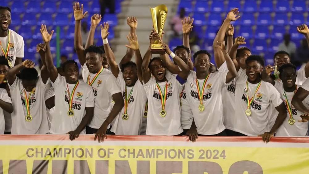 خصم الرجاء في عصبة الأبطال.. سامارتكس يتوج بكأس بطل الأبطال الغاني بعد فوزه على نسواترمان (1-0)