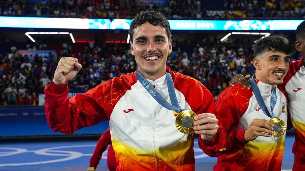 كاميلو (لاعب رايو فايكانو): "أفضّل إعطاء المال لأمي على أن أنفقه في شراء ملابس باهظة الثمن"