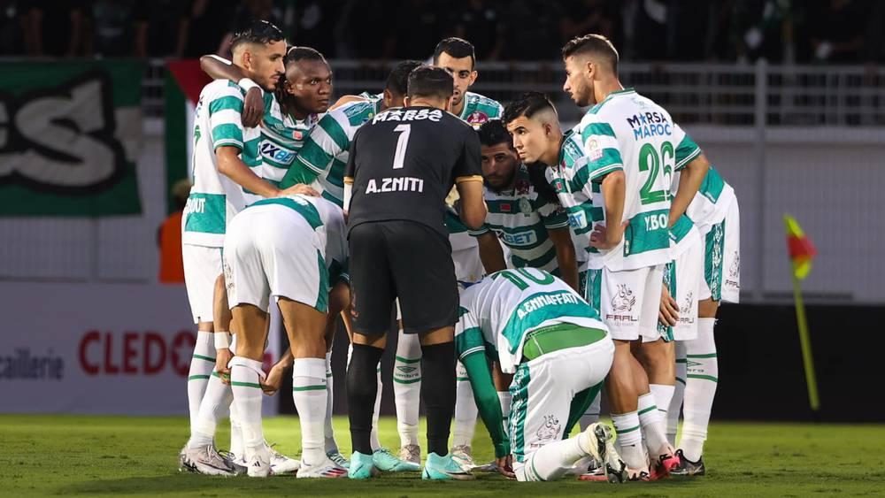 مسؤولو الرجاء يواصلون اتصالاتهم بلاعبين سابقين لرفع المنع من الانتدابات