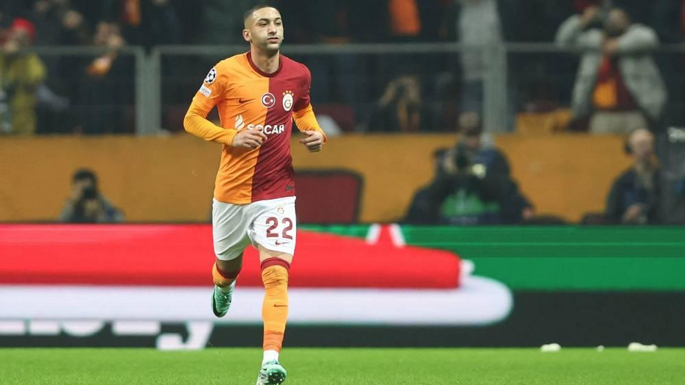 غلطة سراي يعلن إصابة زياش على مستوى الظهر وخضوعه لبرنامج علاجي