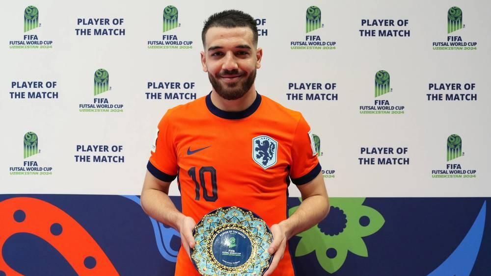 إسماعيل وادوح (مغربي الأصل) لاعب هولندا لـ"الفوتسال": "أتمنى التوفيق للمنتخب المغربي والتتويج إن شاء الله بكأس العالم"