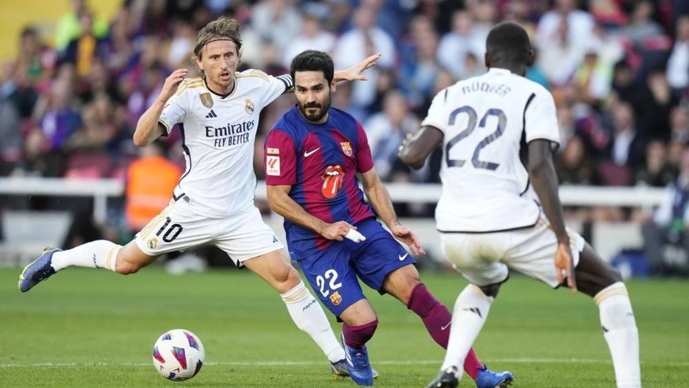 غوندوغان: "في برشلونة كنا نواجه خصما صعبا وهو ريال مدريد"