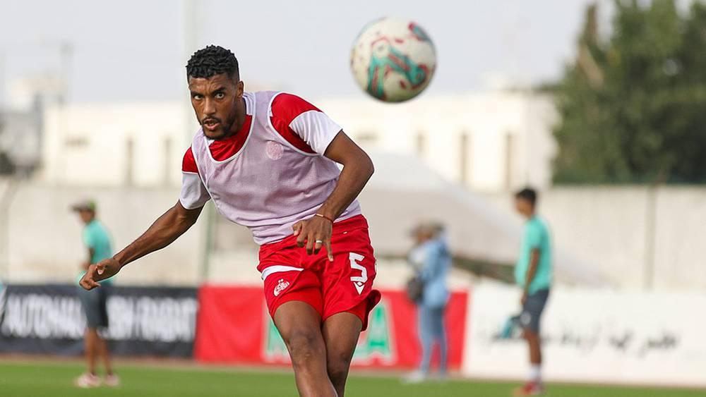 محروس: "الحكم لم يأخذ الوقت الكافي للإعلان عن ركلة جزاء للوداد كما فعل مع اتحاد تواركة"