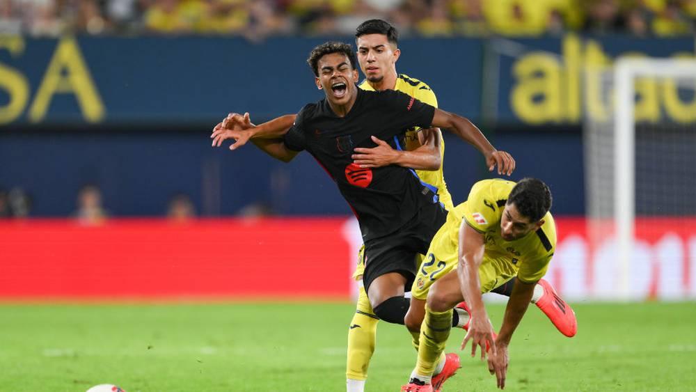 أخوماش يتعرض لإهانات "عنصرية" بعد تدخله على لامين يامال خلال مباراة فياريال وبرشلونة