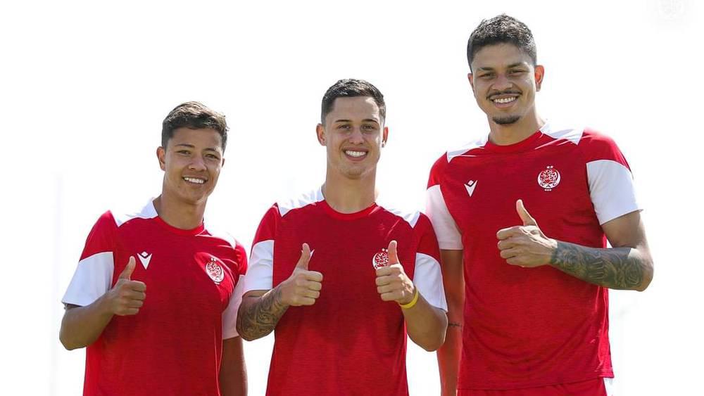 البرازيليان آرثور وفيانا حاضران رفقة الوداد أمام الدفاع الحسني الجديدي وموكوينا يستيعد بوشتة وأونزو