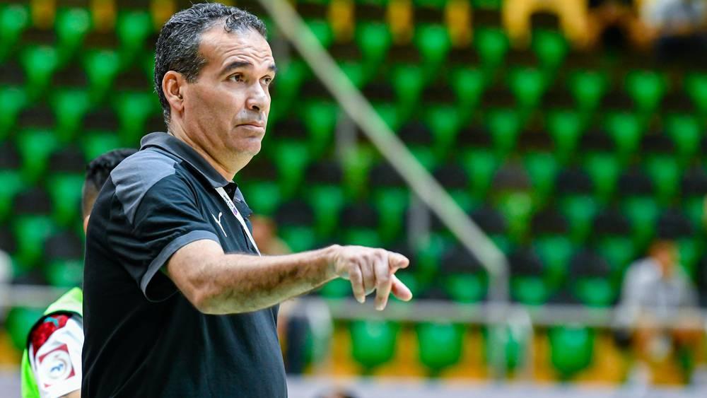 الدكيك: "حضرنا بعض الخطط الدفاعية لمواجهة البرازيل واللاعبون متحمسون لهذه المباراة التاريخية"