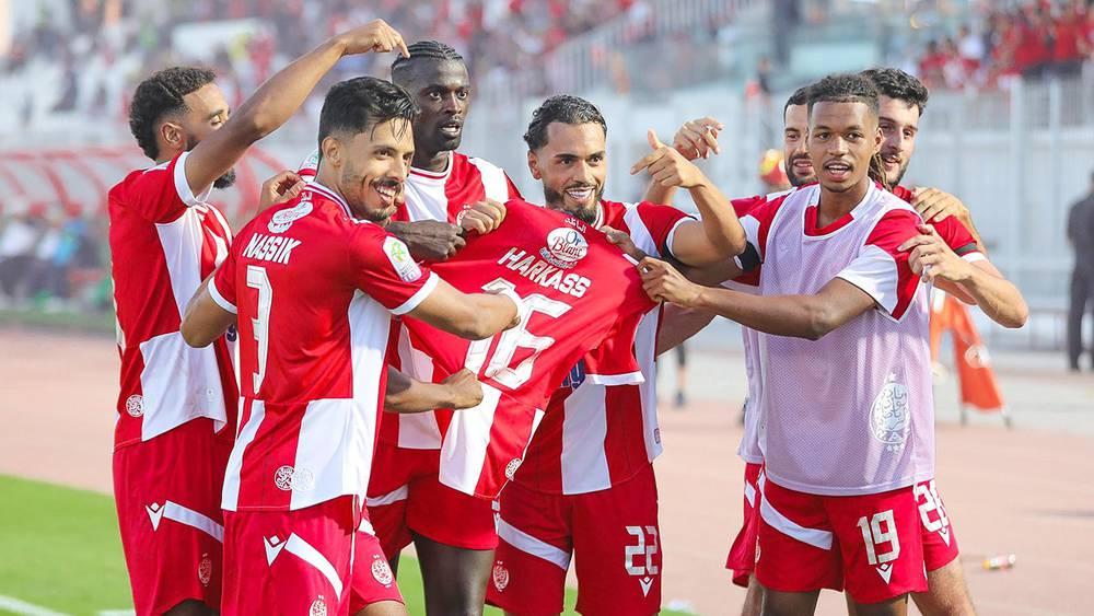 لاعبو الوداد: "تلقينا خطابا قاسيا من موكوينا بين الشوطين وسنلعب مباراة بمبارة للتتويج باللقب"