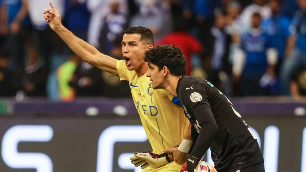 رونالدو يختار ياسين بونو كأفضل حارس في دوري روشن السعودي