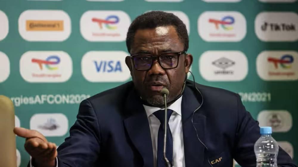 فيرون أومبا (الأمين العام لـ'الكاف') يخضع للتحقيق في سويسرا بشأن مزاعم فساد مُتعلقة بسوء الإدارة والاحتيال وتزوير الأموال