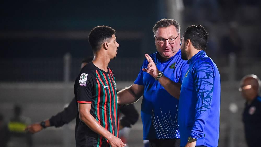 جماهير عسكرية تُشدّد ضغوطاتها على إدارة الجيش الملكي وتؤاخذها على مواصلة الارتباط بالمدرب ميشنيفيتش