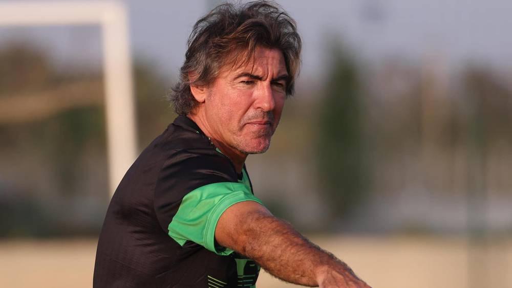 البرتغالي سابينتو يشرف على أول حصة تدريبية بعد تعيينه مدربا للرجاء