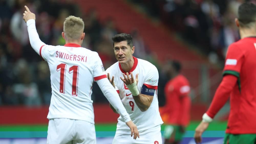 ليفاندوفسكي غاضب من أسلوب لعب بولندا: "مهمتي ليست هي العودة إلى الدفاع!"