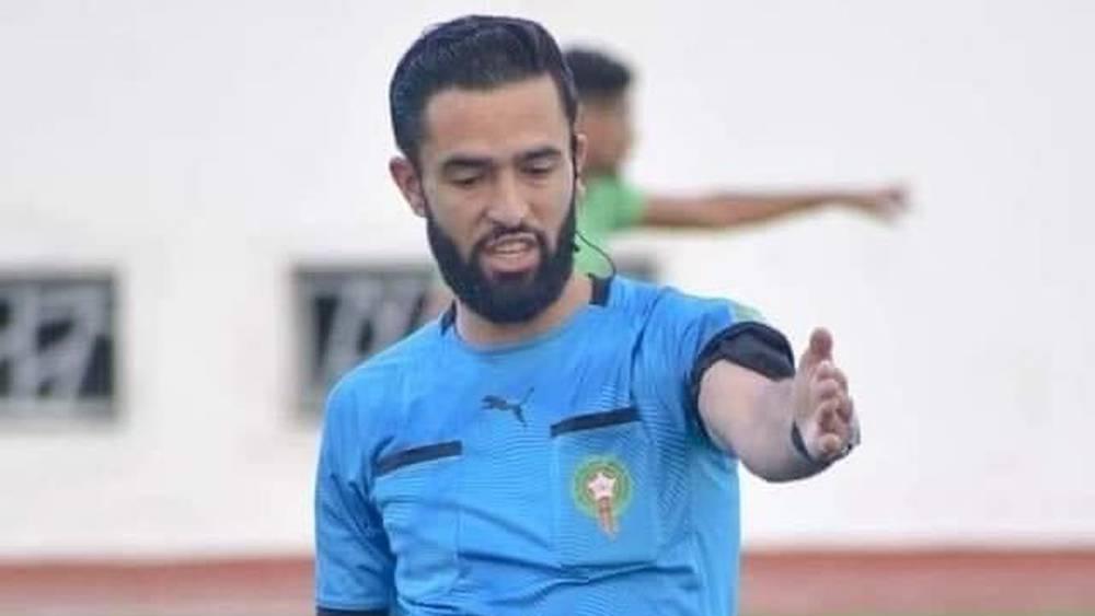 البطولة الاحترافية/ أشرف برادة حكما لمباراة الرجاء الرياضي ومُضيفه المغرب الفاسي