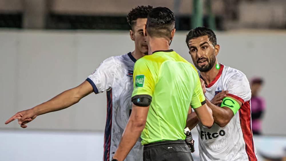 أولمبيك آسفي: "نعلن عن استنكارنا لما يتعرض له الفريق من أخطاء وهفوات تحكيمية ولا يمكن بأي حال من الأحوال أن يتحمل النادي وزر أخطاء الحكام"