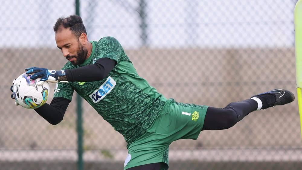 الرجاء يعلن عودة الزنيتي للتداريب الجماعية بعد شفائه من الإصابة