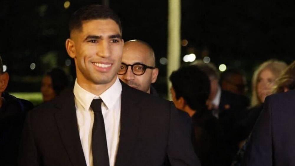 أشرف حكيمي ضمن الحاضرين لمأدبة عشاء يُقيمها الملك محمد السادس بالرباط على شرف الرئيس الفرنسي ماكرون وعقيلته