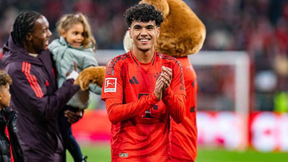 آزنو: "سعيد جدًا بخوض أولى دقائقي في 'البوندسليغا' وتسجيل الظهور الأول في ملعب أليانز آرينا"