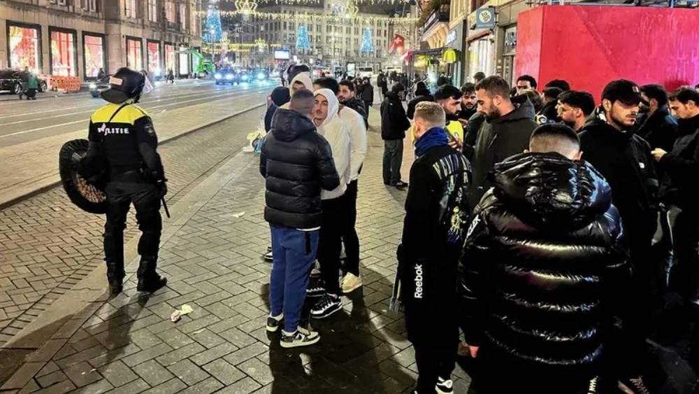 نقل خمسة أشخاص إلى المستشفى وإيقاف 62 آخرا بعد الأحداث التي تلت مباراة أياكس وماكابي تل أبيب