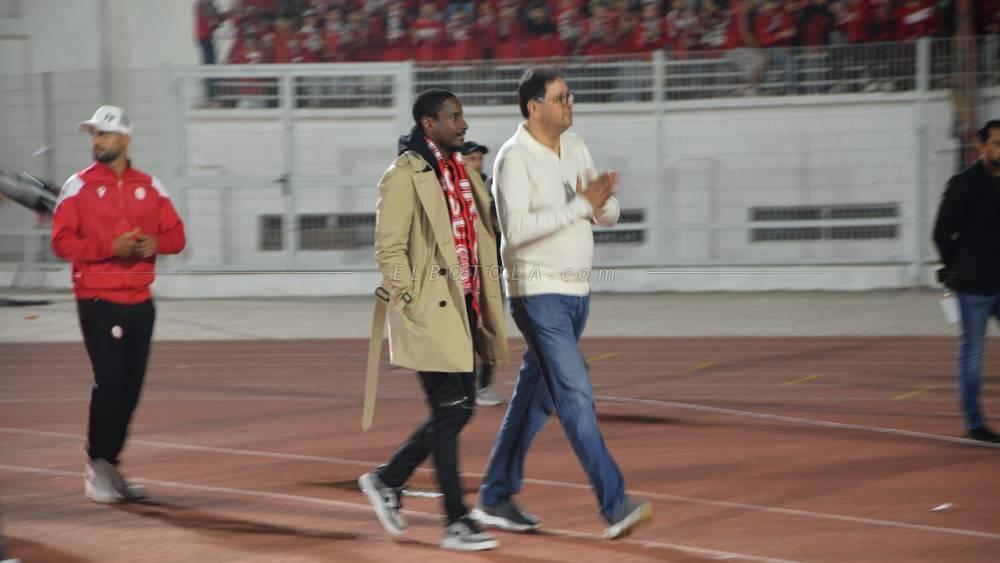 الوداد في بلاغ رسمي: "موكوينا تعرّض لتصرفات عنصرية من طرف أحد أعضاء طاقم اتحاد طنجة"