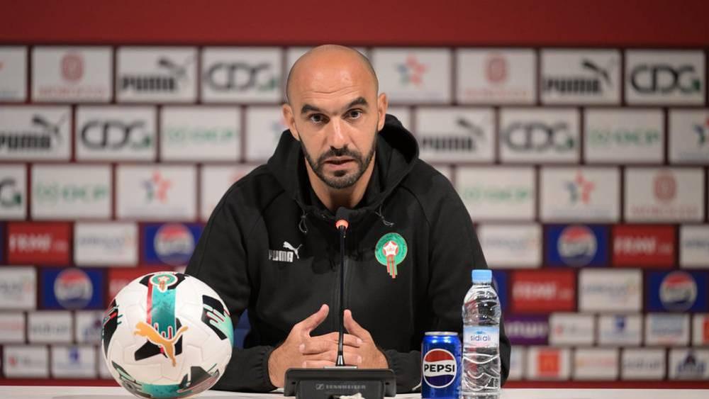 الركراكي: "التحق بنا العديد من اللاعبين الجدد وعليهم التأقلم مع المجموعة وسنرى إذا كُنا سنُخاطر بإشراك بعض الأسماء أمام الغابون"