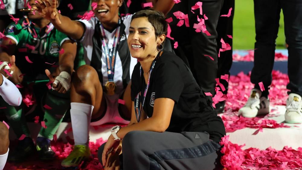 لمياء بومهدي: "سعيدة جدا لأنني أول إمرأة ستتوج بدوري أبطال أفريقيا للسيدات وخاصة كوني مدربة مغربية"