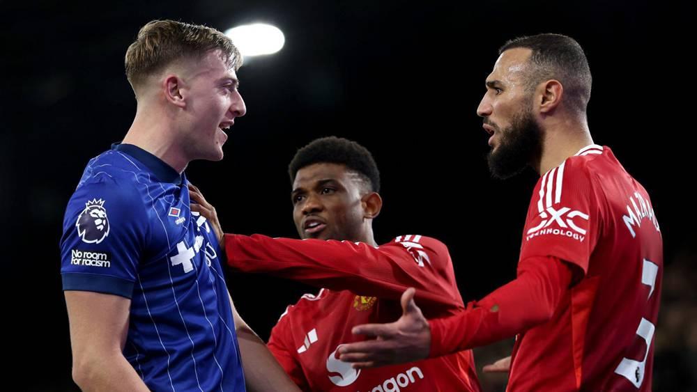 الدوري الإنجليزي/ مانشستر يونايتد يكتفي بالتعادل أمام إبسويش تاون (1-1) في أول اختبار لمدربه روبن أموريم