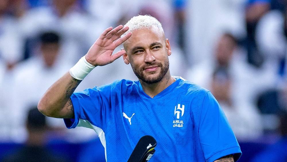 والد نيمار يبدأ "الترويج" لابنه: "لاعب مجاني عمره 32 سنة بمثابة هدية لكل رجل أعمال"